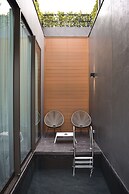 Glam Habitat Hotel