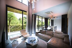 Glam Habitat Hotel