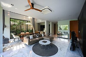 Glam Habitat Hotel