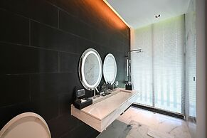 Glam Habitat Hotel