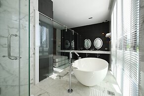 Glam Habitat Hotel