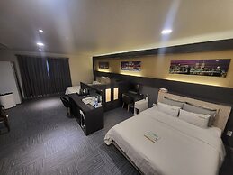 GoldenRoot Hotel in Gimhae