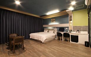 GoldenRoot Hotel in Gimhae