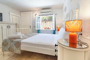 Alacati Roka Tas Otel