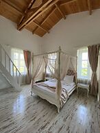 Alacati Roka Tas Otel