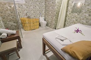 7 Seven Sea Hotel