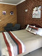 The Elms Motor Inn