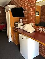 The Elms Motor Inn