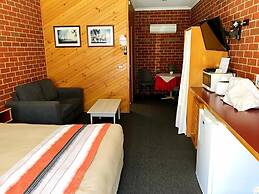 The Elms Motor Inn