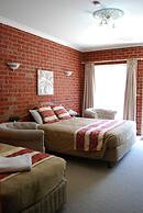 The Elms Motor Inn