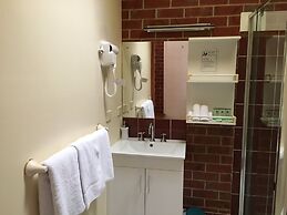 The Elms Motor Inn