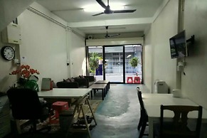 First Inn On Nut - Hostel