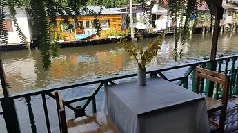 Bang Luang House