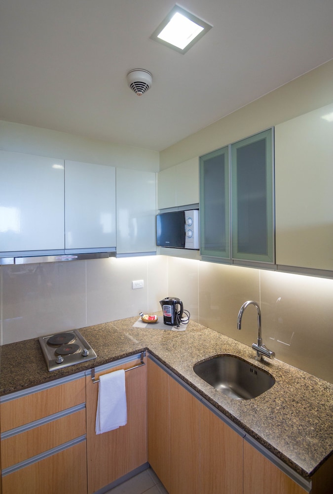 CSuites at 8 Newtown Residences