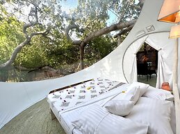 Rock and Sea Resort