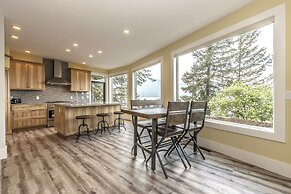 The Lodge on Harrison Lake