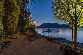 The Lodge on Harrison Lake