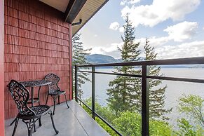 The Lodge on Harrison Lake