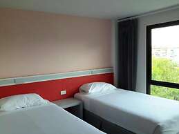 Sakura Budget Hotel