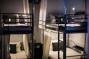 Nomada Urban Beach Hostel - Adults Only