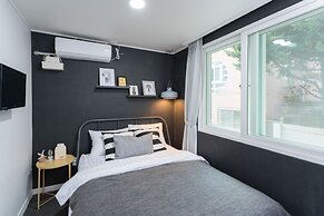 Neat House Hongdae