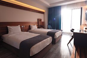 Karpalas City Hotel & Spa