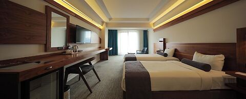 Karpalas City Hotel & Spa