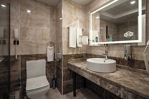 Karpalas City Hotel & Spa