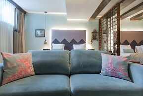 The Hendrick's Hotel