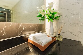 State Tower Silom By Haloth