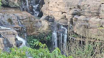 Sainamtok Resort