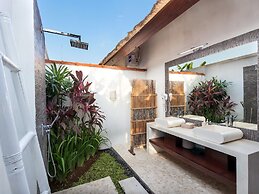 Villa Candi Kecil Empat by Villa Finder