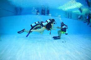 DiveCube Hotel