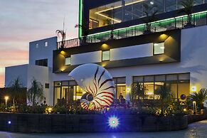 DiveCube Hotel