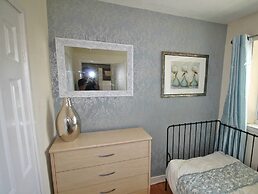 2 Bedrooms - Large Balcony Apartment & Parking