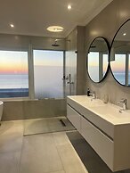 Bay Reflections - Luxury Serviced Apartments