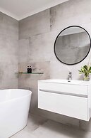 Bay Reflections - Luxury Serviced Apartments
