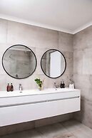 Bay Reflections - Luxury Serviced Apartments