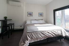 Applewood Suites - Queen West Studio