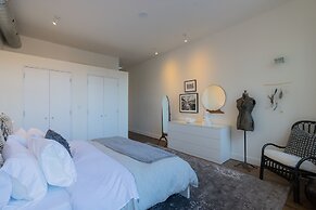 Applewood Suites - The Ossington Loft