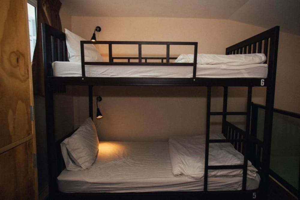 Small Space Cafe and Hostel