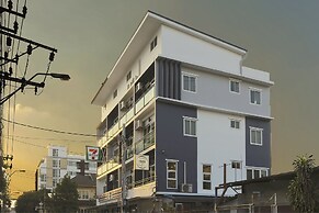 Small Space Cafe and Hostel