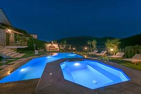 Limneon Villas