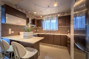 Limneon Villas