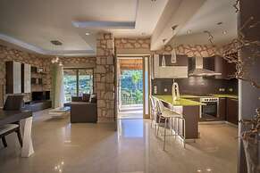 Limneon Villas