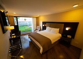 Quindeloma Art Hotel And Gallery