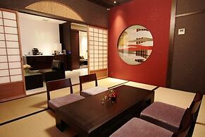 KIZASHI THE SUITE