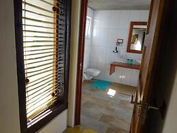 Desert Breeze Lodge
