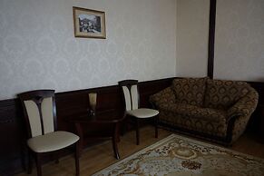 Senator Hotel