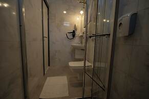 Artemis Hotel